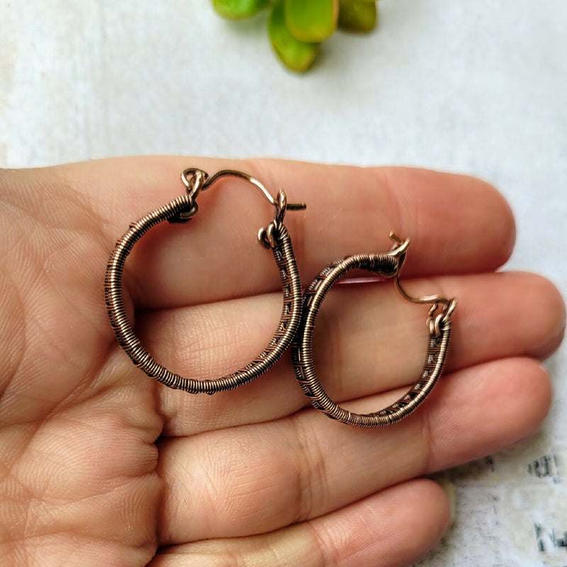 Woven copper hoops earrings