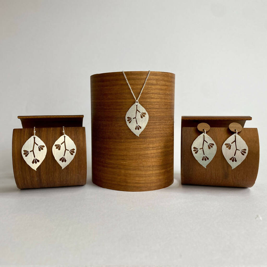 go-do-good-gum-leaf-earrings-and-pendant-family-on-wood