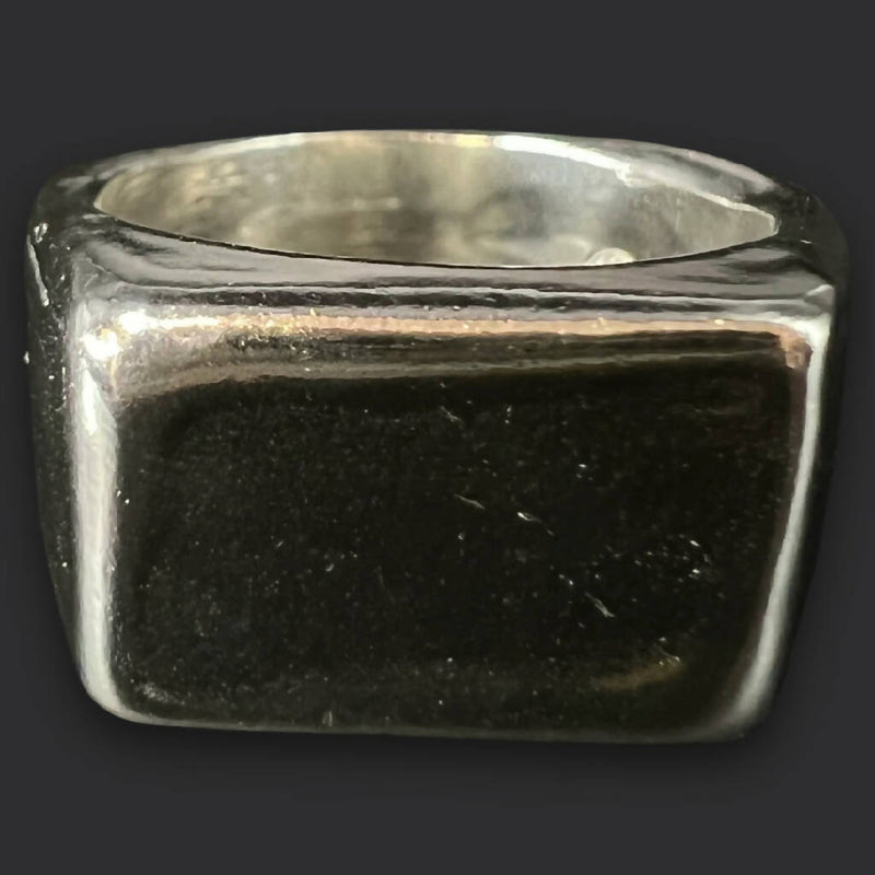 Molten signet ring