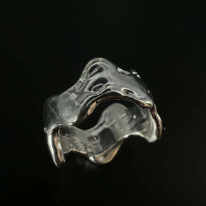 Wavy ring