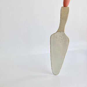 Cake server ~ Raw (white)