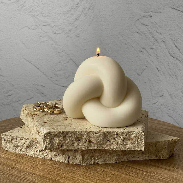 KNOT | NATURAL SCULPTURAL SOY CANDLE