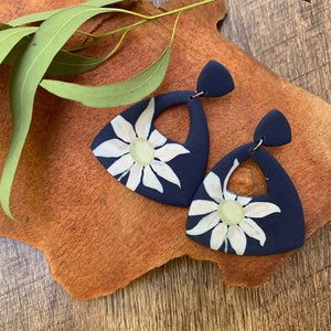 Flannel Flower Earrings (navy)