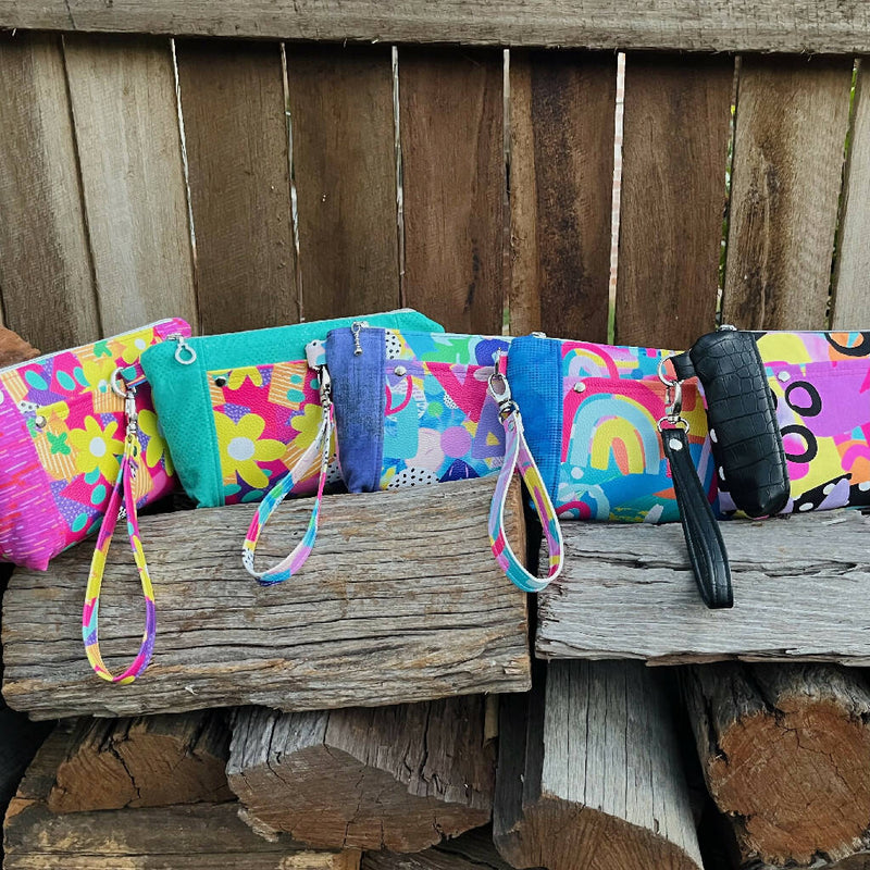Norfolk Pouch - Daisy Dazzler with pink