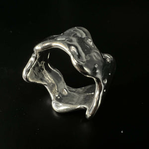 Wavy ring