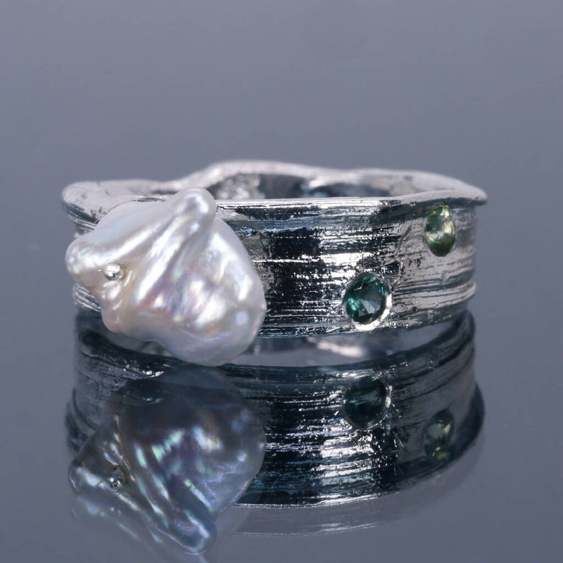 MÉLUSINE Ring - Keshi Pearl & Sapphires